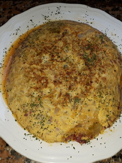 Foto principal de Tortilla de repollo con jamón serrano