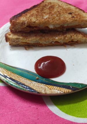 तवा ब्रेड सैंडविच (Tawa bread sandwich recipe in Hindi) रेसिपी मुख्य फोटो