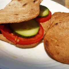 A picture of Atta chapattis.