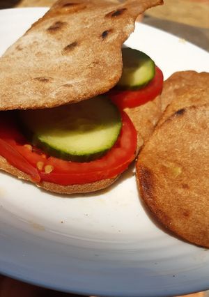 A picture of Atta chapattis.