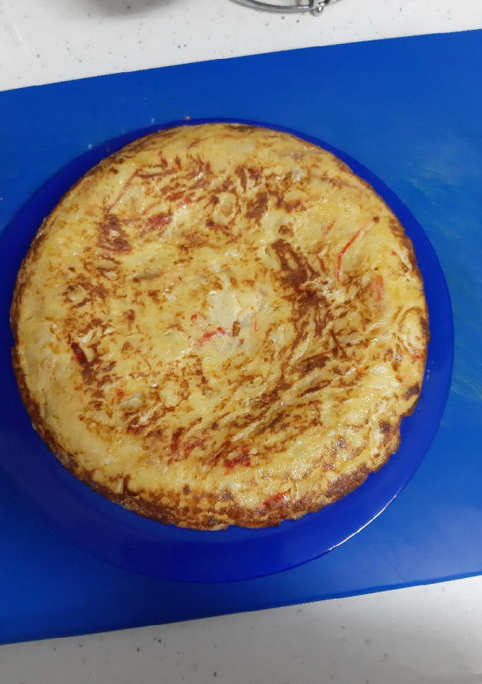 Una foto de Tortilla de patatas con pimiento rojo