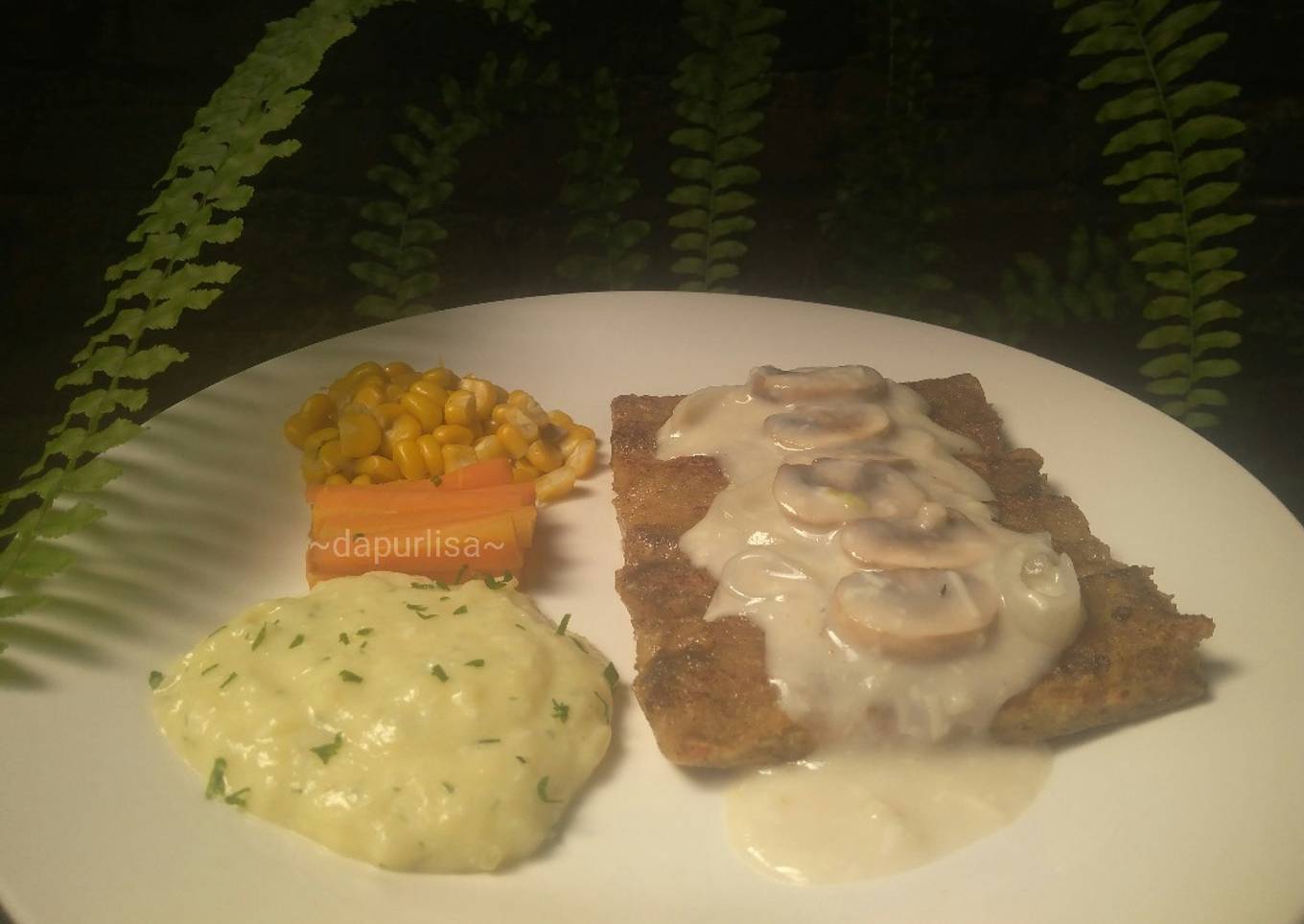 Steak tempe with mushroom sauce and mashed potato