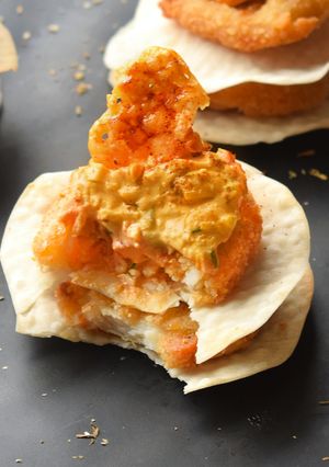 酥脆魷魚圈配餃子皮小吃（影音食谱） 的食譜成品照片
