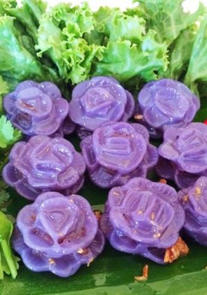 รูปของ ขนมช่อม่วง(Stuffed flower-shaped dumplings)