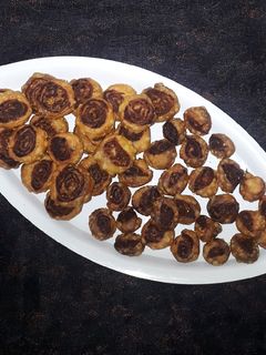 बाकरवडी (bakarvadi recipe in marathi) रेसिपी चे मुख्य फोटो