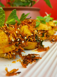 डाळ वांगी / लबाड वांगी (dal vangi recipe in marathi) रेसिपी चे मुख्य फोटो
