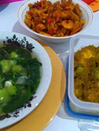 Cara Gampang Menyiapkan Resep Ayam ungkep, tumis udang tahu, sayur bayam gambas yang  Bikin Ketagihan Anti Ribet, Uenak Banget