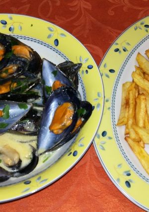 Foto principal de Mejillones belgas con patatas fritas
