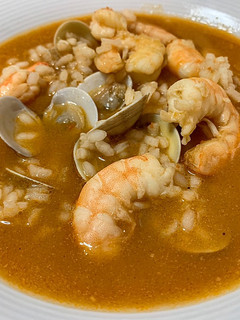 Una foto de Sopa de marisco con arroz