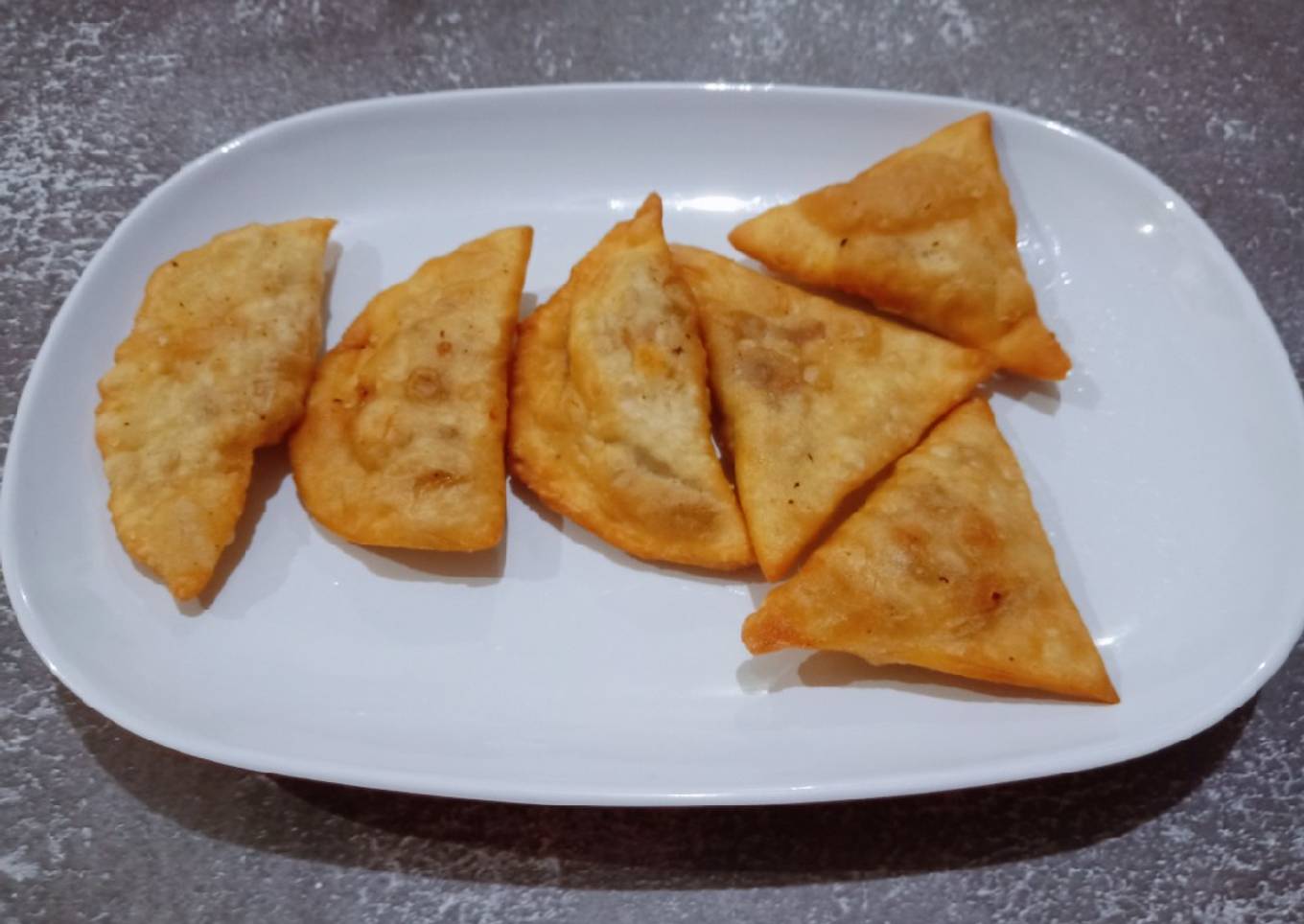 Jarum suntik diisi dengan bakso dan sosis