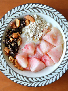 A picture of Peach Earl Grey Overnight Oats.