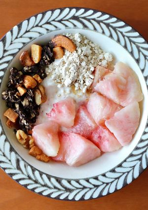 A picture of Peach Earl Grey Overnight Oats.