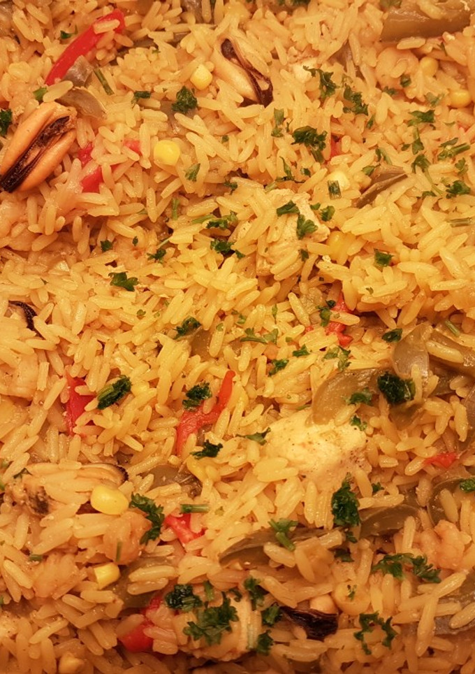Una foto de Arroz con Pollo, Gambas y Mejillones