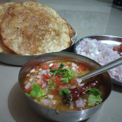A picture of Dal Pakwan.