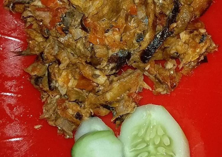 Langkah Menyiapkan Ikan pindang suwir pedas manis, Bikin Ngiler