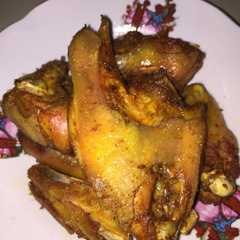 A picture of Ayam goreng.