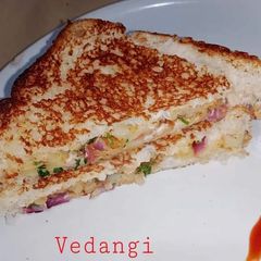 A picture of Aloo Toast.