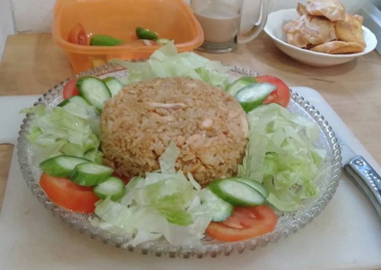 Cara Termudah Menyiapkan Nasi goreng ayam Super Enak