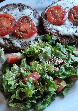 Una foto de Hamburguesas de carne y acelga