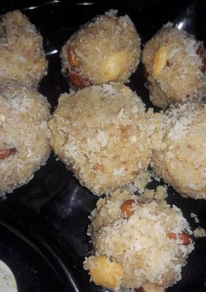A picture of Sesame gond coconut laddu.