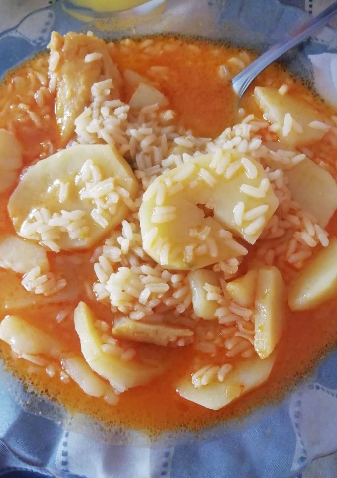 Una foto de Patatas con arroz y bacalao
