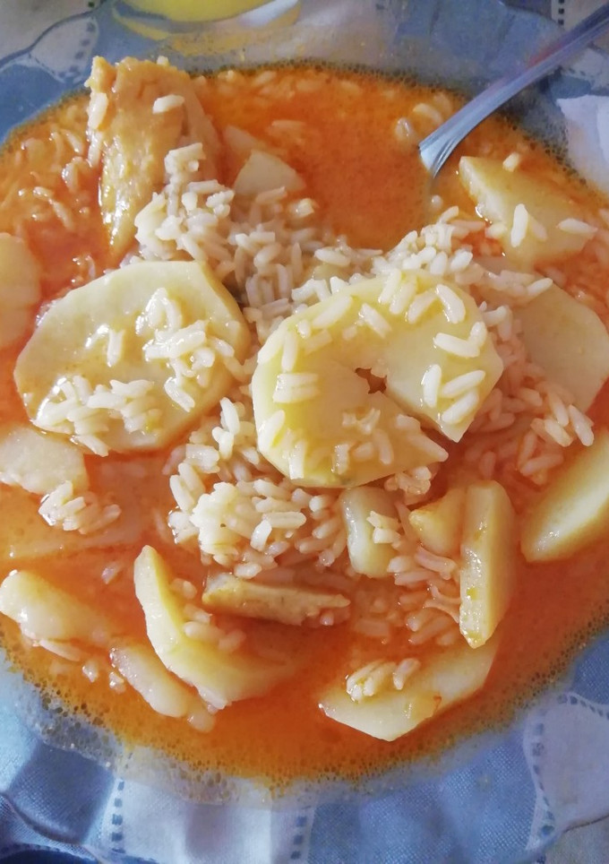 Una foto de Patatas con arroz y bacalao