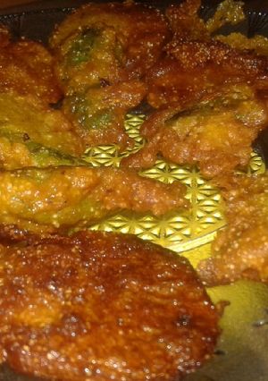 A picture of Potato, brinjal and green chilli Fritters.