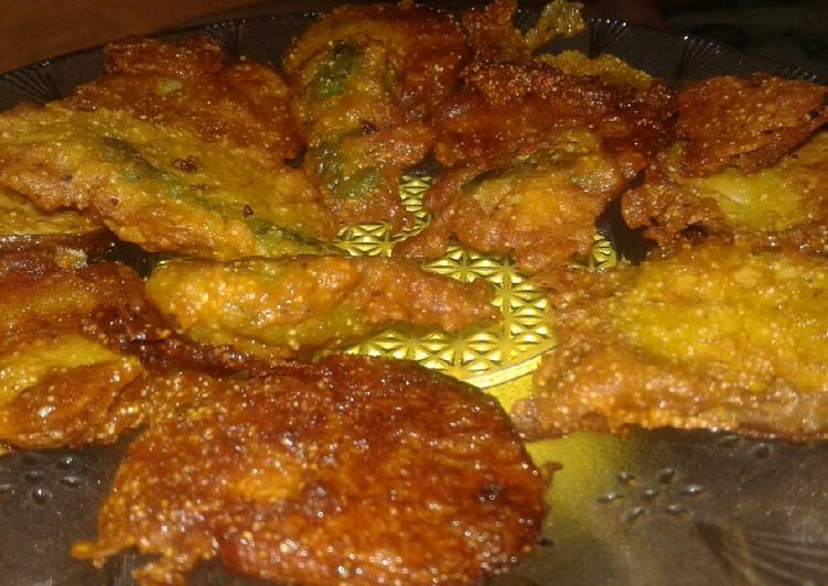 Easiest Way to Make Ultimate Potato, brinjal and green chilli Fritters