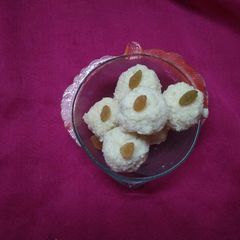 A picture of Paneer coconut laddus.