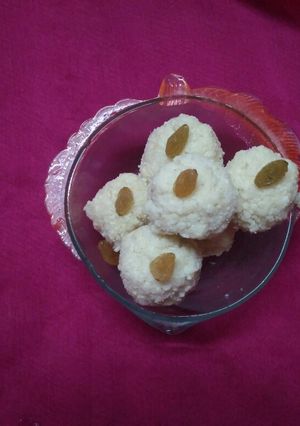 A picture of Paneer coconut laddus.