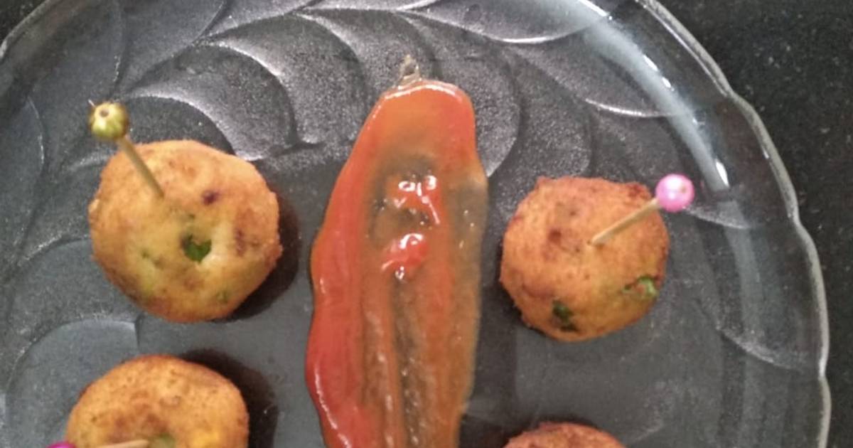 बटेटा चीझ बॉल (batata cheese ball recipe in marathi) रेसिपी Punita