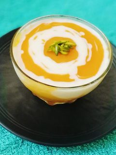ऑरेंज व्हॅनिला पुडींग (orange vanilla pudding recipe in marathi) रेसिपी चे मुख्य फोटो 