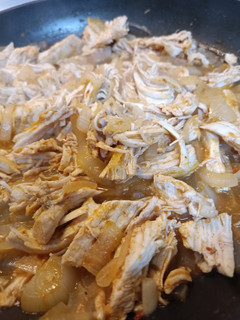 Una foto de Pulled chicken (con toques cítricos/orientales)
