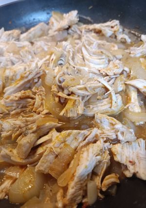 Una foto de Pulled chicken (con toques cítricos/orientales)
