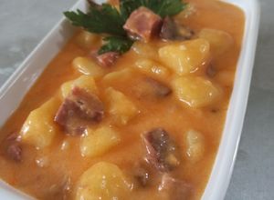 Nyári ecetes krumplifőzelék, tönkölybúzaliszttel recept fotója