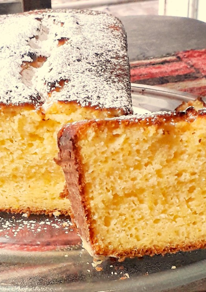 Una foto de Budín cítrico con yogur natural 🍊💖