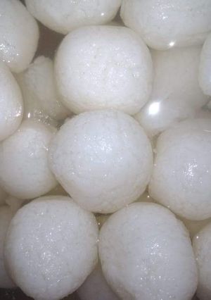 A picture of Homemade rasgulla.