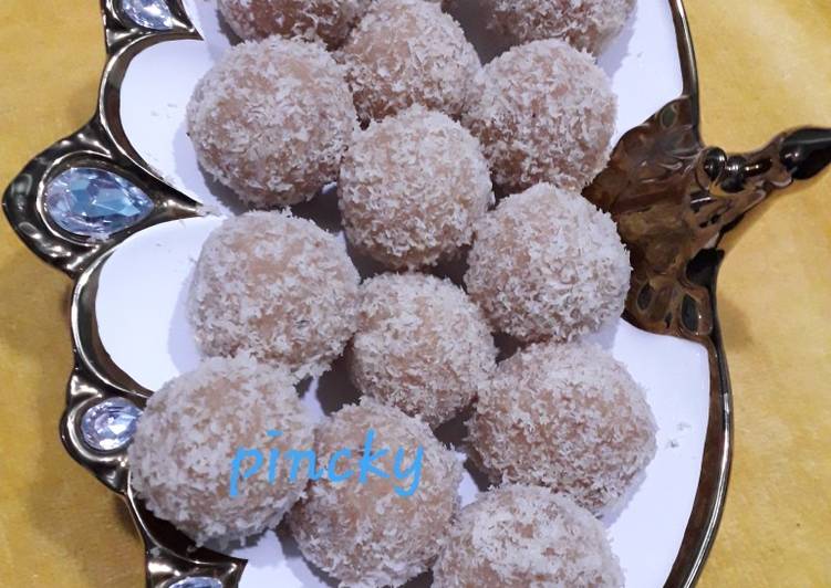 Recipe of Homemade Coconuts mava laddu