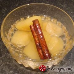A picture of Apple compote.