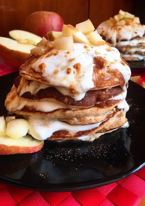Foto principal de Tortitas de manzana y yogur griego