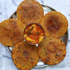 A picture of Fresh Fenugreek Masala Biscuit Bhakhri.