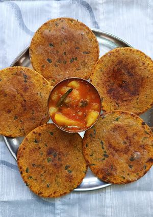 A picture of Fresh Fenugreek Masala Biscuit Bhakhri.
