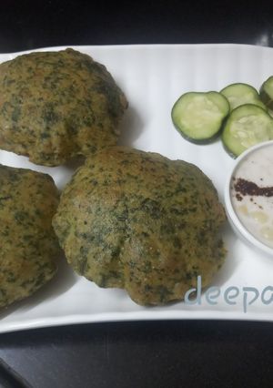 A picture of Indori palak puri with raita.
