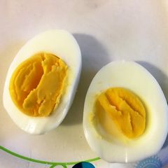 A picture of Instant pot Hard cooked egg.