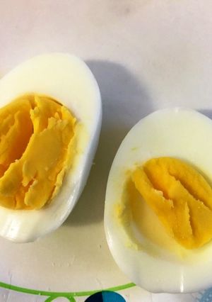 A picture of Instant pot Hard cooked egg.