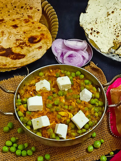 મટર પનીર (Matar Paneer Recipe In Gujarati) રેસીપી મુખ્ય ફોટો
