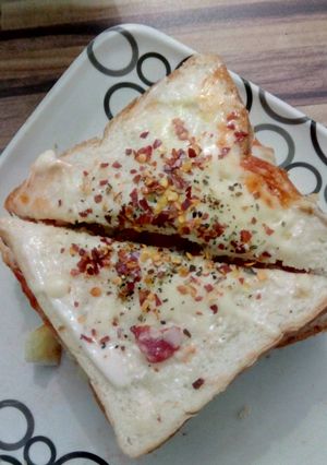 सैंडविचजज़्ज़ा (Sandwichzzza recipe in hindi) रेसिपी मुख्य फोटो