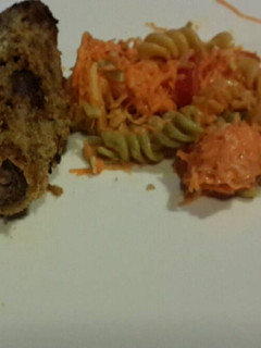 Una foto de Milanesas rellenas y ensalada para light
