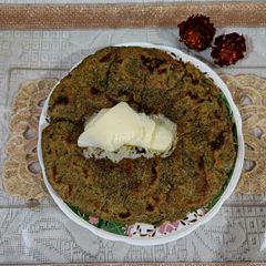 Saag wali bajre ki roti A picture of Saag wali bajre ki roti.