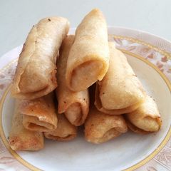 A picture of Spring rolls.